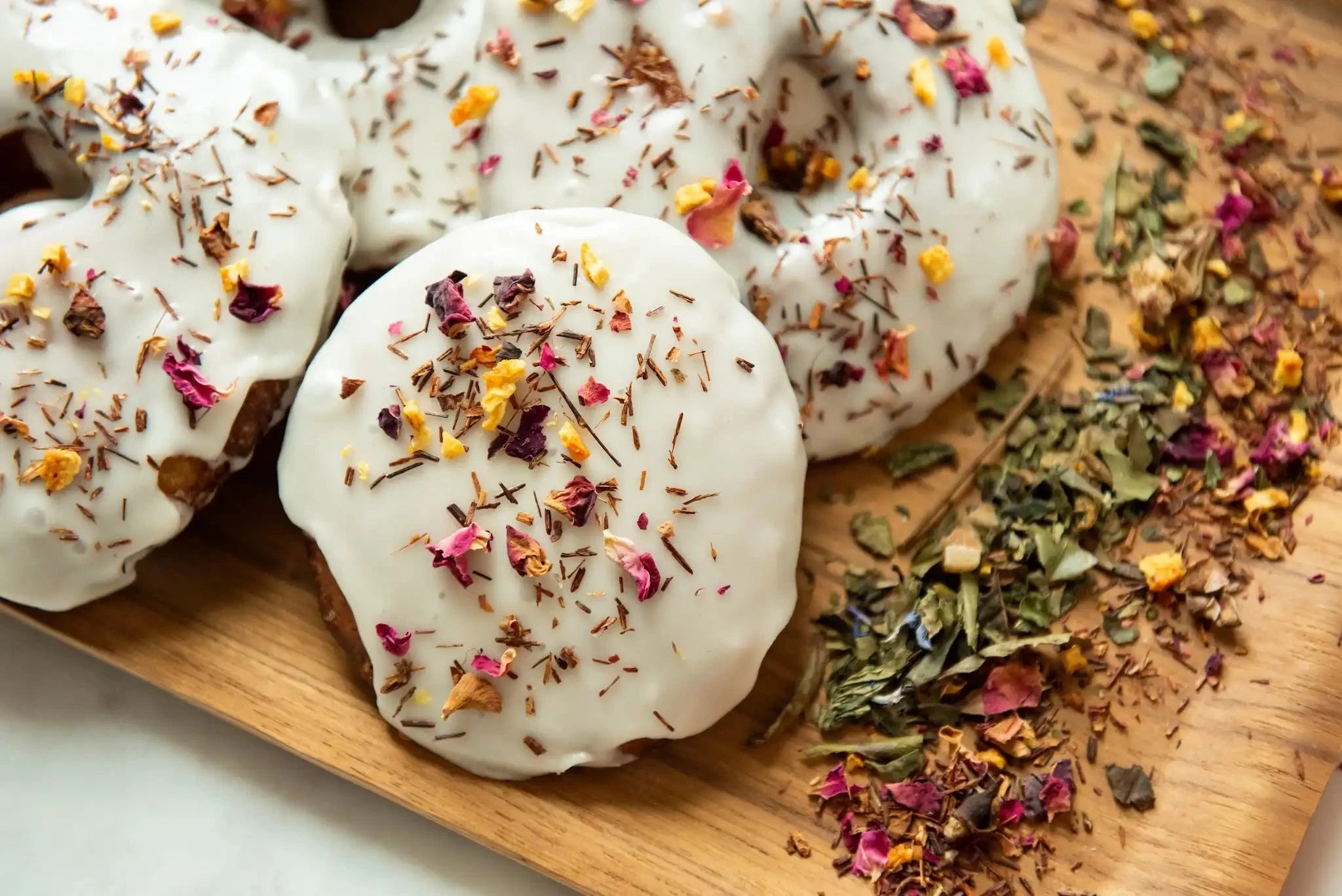 sweet white peach tea and honey donuts on a wooden tray