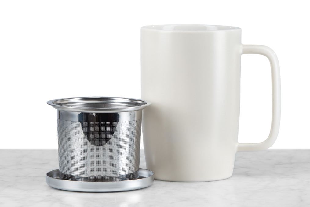 natural cotton dew brew in mug with infuser resting on lid